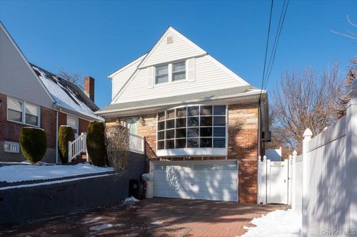 19611 Pompeii Ave, Hollis, NY, 11423-1417 | Card Image