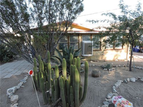 10091 Fobes Rd, Morongo Valley, CA, 92256-9627 | Card Image