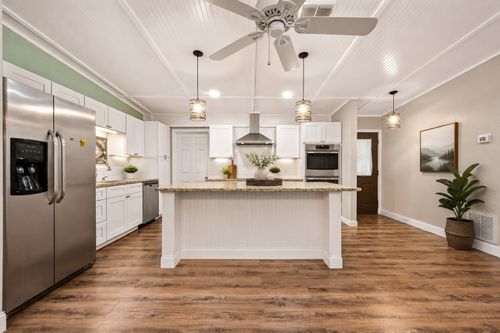 102 Rivercrest St, Luling, TX, 78648-3513 | Card Image