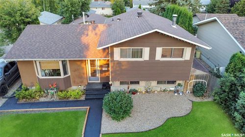 2450 15th Ave E, Prince Albert, SK, S6V6J1 | Card Image