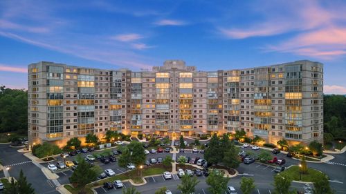1122-19385 Cypress Ridge Ter, LEESBURG, VA, 20176-5171 | Card Image