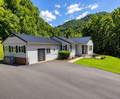 1030 Holland St, Grundy, VA, 24614-7089 | Card Image
