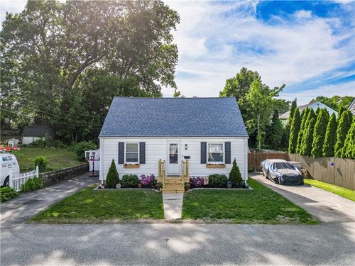 17 Caporal St, Cranston, RI, 02910-1507 | Card Image