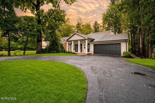 3986 W Bancroft St, Ottawa Hills, OH, 43606-2533 | Card Image