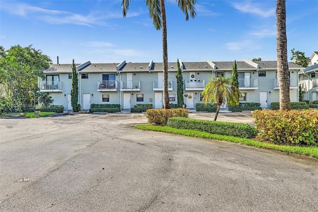 4107 Ne 21 St Ter, Townhouse with 1 bedrooms, 2 bathrooms and null parking in Lighthouse Point FL | Image 31