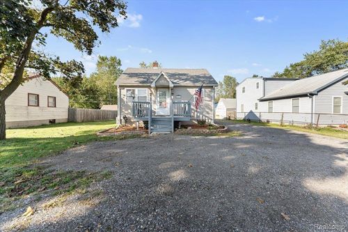 20594 Gibraltar Rd, Brownstown Twp, MI, 48183-5084 | Card Image