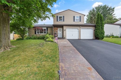 8377 Zenith Dr, Baldwinsville, NY, 13027-9343 | Card Image