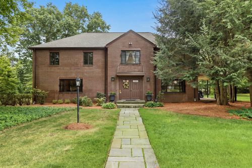 5 Rollingwood Dr, Worcester, MA, 01609-1211 | Card Image
