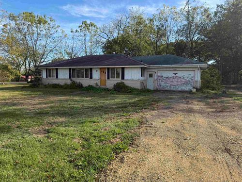 N2492 Tremaine Rd, Clinton, WI, 53525-9304 | Card Image