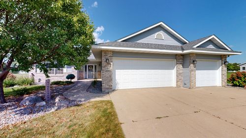 2858 9th Ave Se, Willmar, MN, 56201-4692 | Card Image