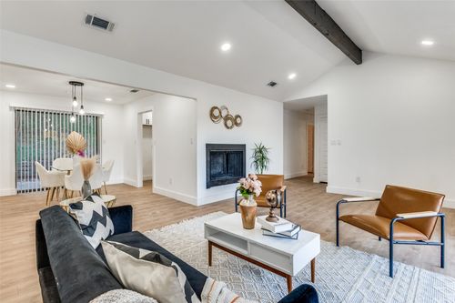 5204 Blue Valley Ct, Fort Worth, TX, 76112-2805 | Card Image