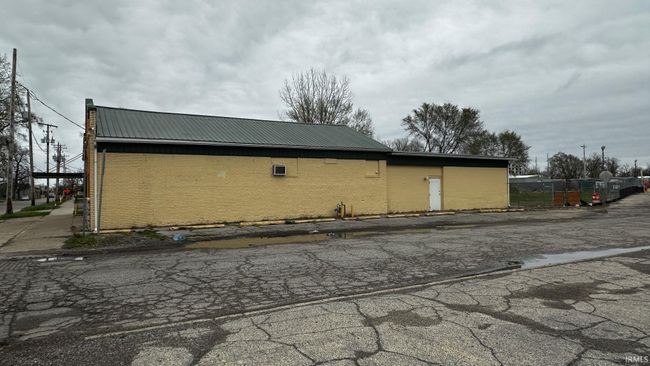 525 Harrison St, Home with 0 bedrooms, 3 bathrooms and null parking in Elkhart IN | Image 4