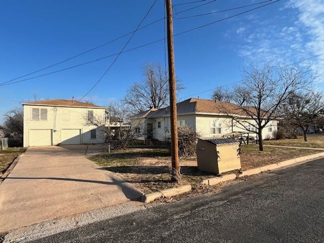 2711 Avenue V, House other with 3 bedrooms, 2 bathrooms and 3 parking in Snyder TX | Image 6