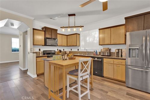 13249 Sundance Cir, Victorville, CA, 92392-6655 | Card Image
