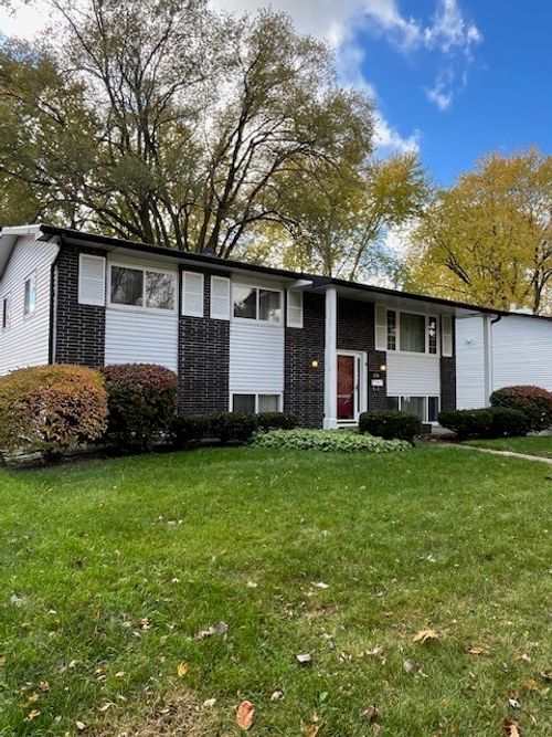 2705 Dana Ave, Waukegan, IL, 60087-3534 | Card Image