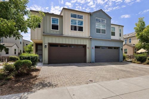 517 Boyd St, Santa Rosa, CA, 95407-7011 | Card Image