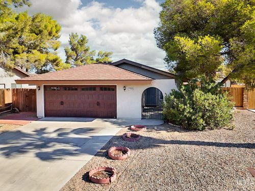 1016 Las Cruces Ave, Ridgecrest, CA, 93555-3322 | Card Image