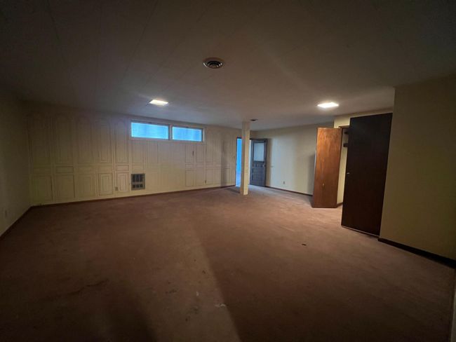Upper Level Room | Image 8