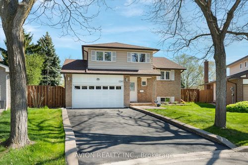 1397 Highgate Crt, Oakville, ON, L6H2V4 | Card Image
