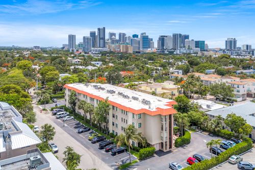 312-615 Ne 12th Ave, Fort Lauderdale, FL, 33304-2863 | Card Image