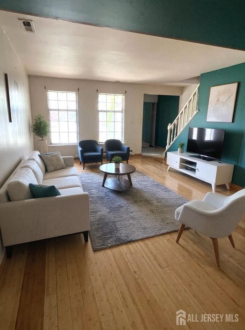 18 Adams Ct, East Brunswick, NJ, 08816-4053 | Card Image