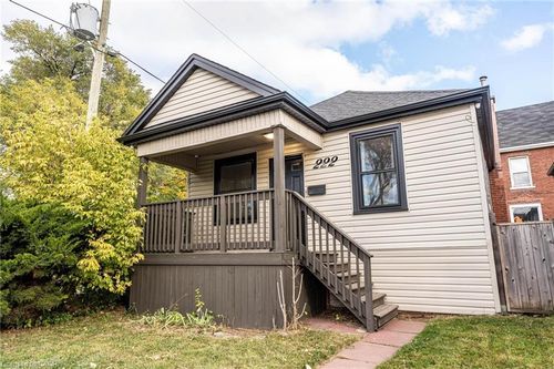 222 Kensington Ave N, Hamilton, ON, L8L7N7 | Card Image