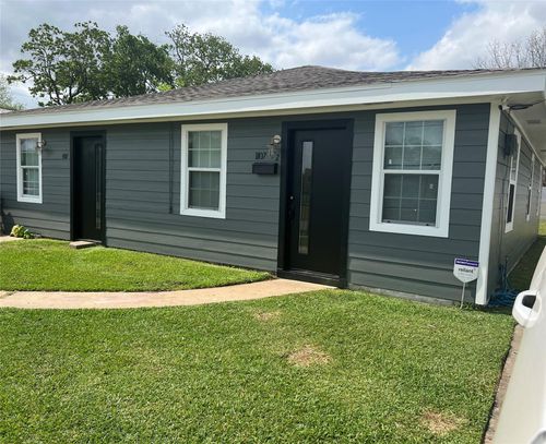 1107 E 40th 1/2 St, Houston, TX, 77022-4021 | Card Image