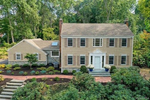 6 Mill River Rd, Setauket, NY, 11733-2204 | Card Image