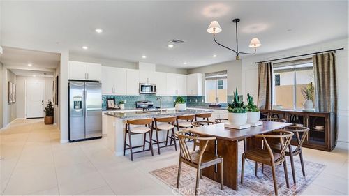 17631 Bassets St, Hesperia, CA, 92345-8204 | Card Image