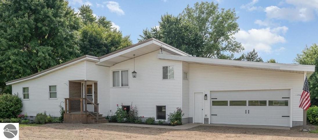 Barry Rd, Breckenridge, MI 48615