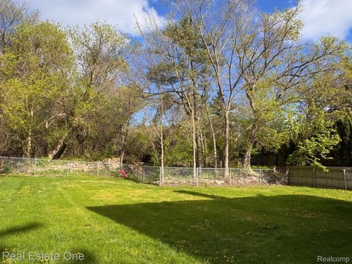 1345 S Milford Rd, Milford, MI, 48381-2770 | Card Image