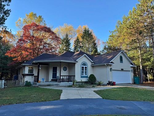 9198 Forest Pines Dr, Mecosta, MI, 49332-9757 | Card Image