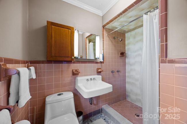 Bathroom in guest bedroom | Image 19