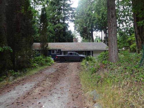 8161 Westwood Rd, Halfmoon Bay, BC, V7Z1A8 | Card Image