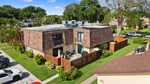 522 Springdale Cir, Palm Springs, FL, 33461-1532 | Card Image