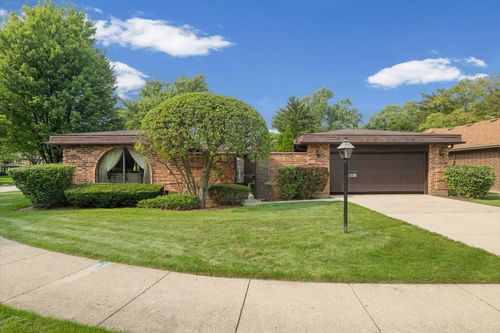 2350 Greenwood Rd, Northbrook, IL, 60062-7053 | Card Image
