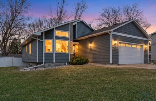 1129 Ridgecrest Dr, Vermillion, SD, 57069 | Card Image