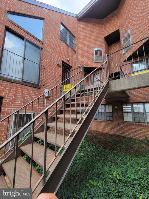 3020-3020 Pineview Ct Ne, WASHINGTON, DC, 20018-1617 | Card Image