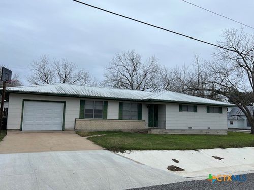 725 S Pecan, Moulton, TX, 77975 | Card Image