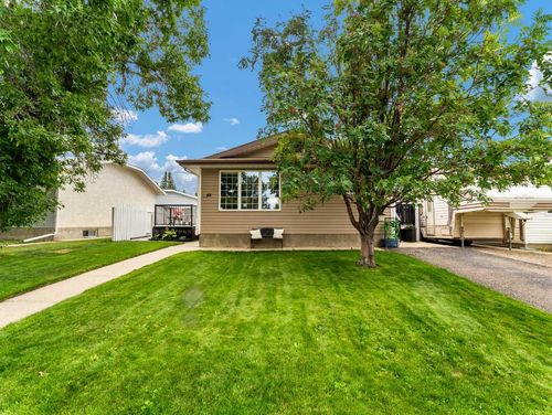 48 Strong Ave Se, Medicine Hat, AB, T1B3L1 | Card Image