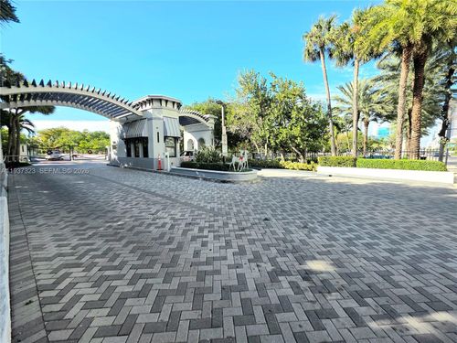 802-310 Poinciana Dr, Sunny Isles Beach, FL, 33160-4524 | Card Image