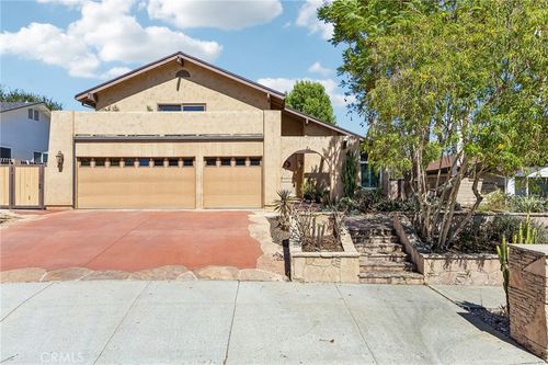 42 Kanan Rd, Oak Park, CA, 91377-1105 | Card Image