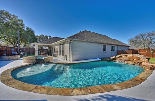 306 Matula Ave, Schulenburg, TX, 78956-1008 | Card Image