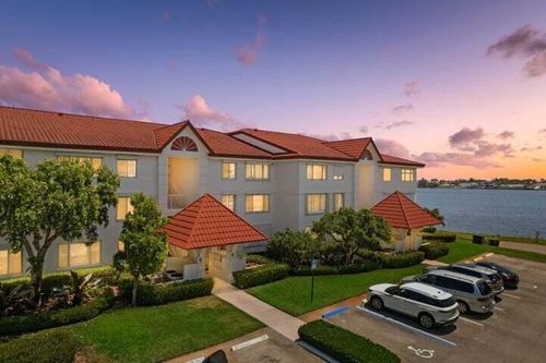 apt-e2-110 Half Moon Cir, Hypoluxo, FL, 33462-5470 | Card Image