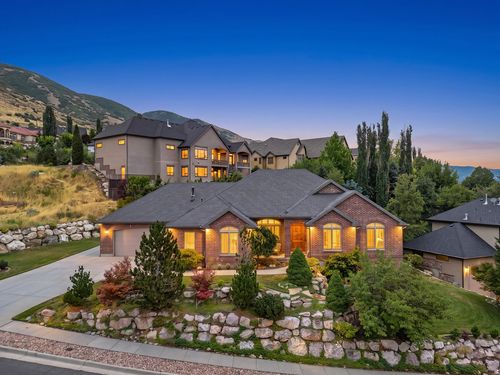 1532 Ford Canyon Dr, Centerville, UT, 84014-1247 | Card Image