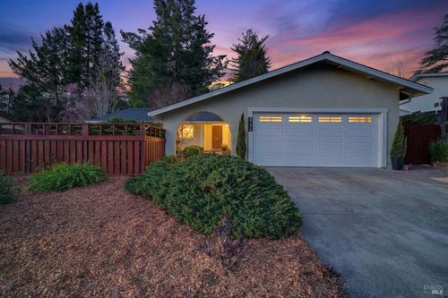 8256 Valley View Dr, Sebastopol, CA, 95472-3138 | Card Image