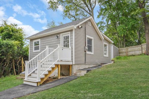 18 Port Jefferson Rd, Sound Beach, NY, 11789-1118 | Card Image