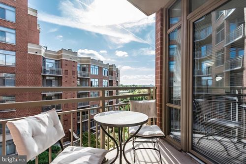 533w-3600 S Glebe Rd, ARLINGTON, VA, 22202-2385 | Card Image
