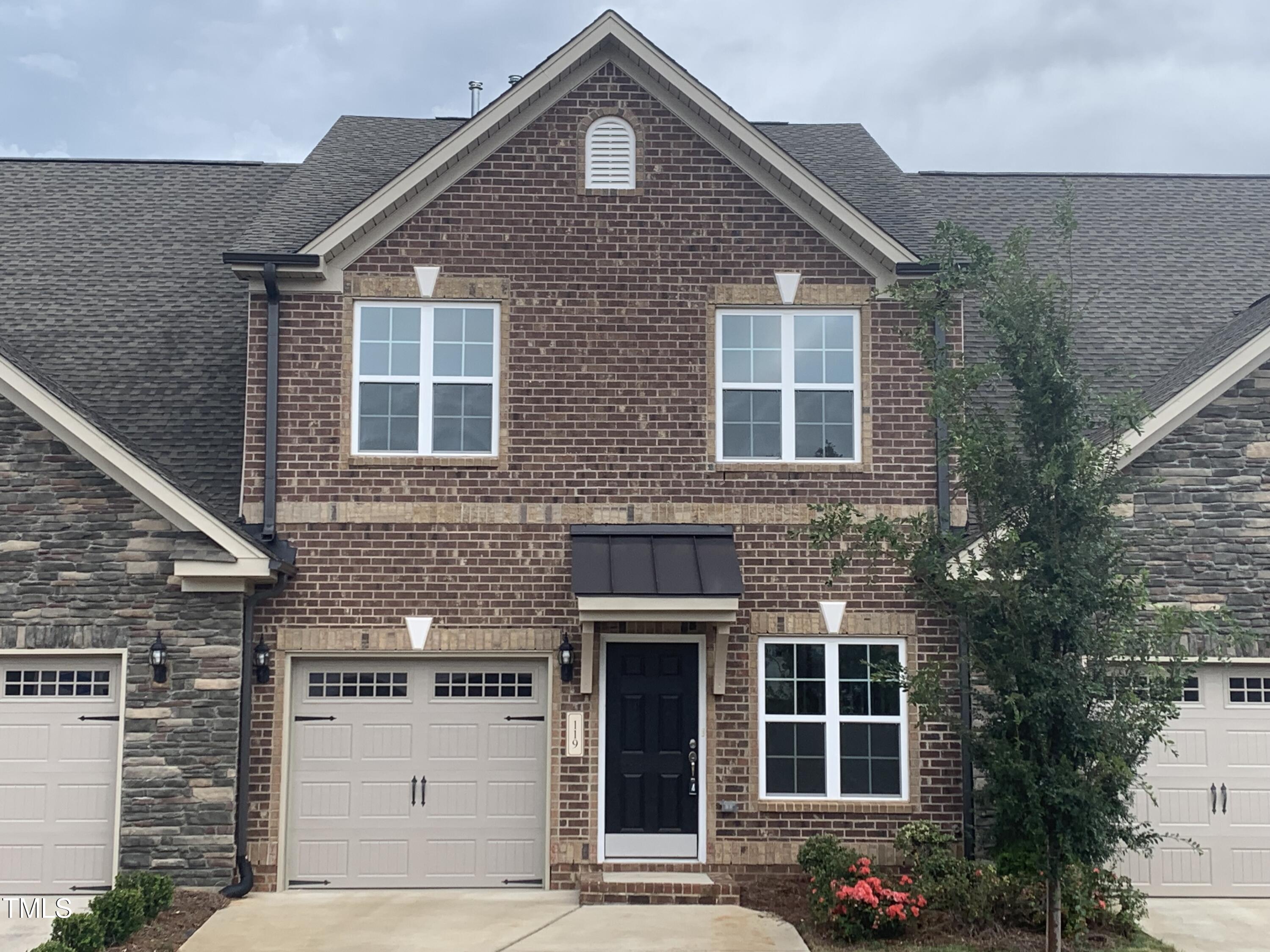 Dunvegan Ln, Burlington, NC 27215