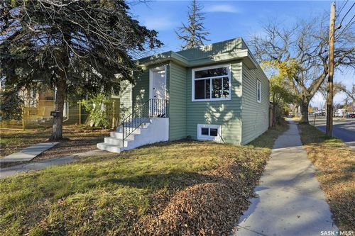 100 32nd St W, Saskatoon, SK, S7L0S1 | Card Image